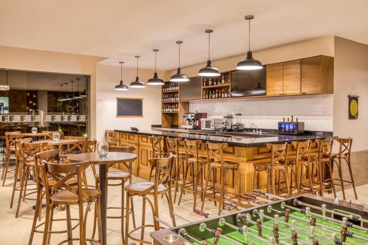 Fiesta Inn Express San Luis Potosi Oriente Экстерьер фото