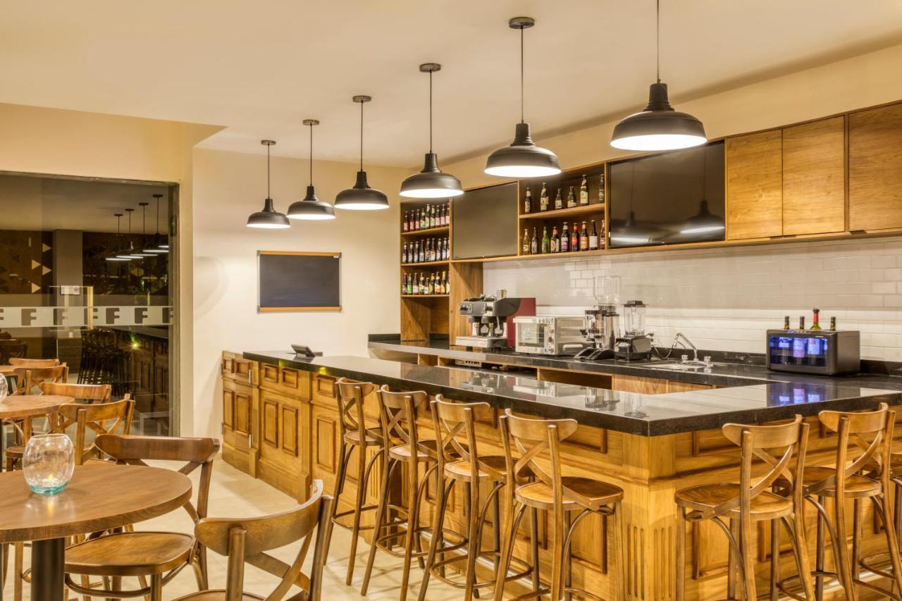 Fiesta Inn Express San Luis Potosi Oriente Экстерьер фото