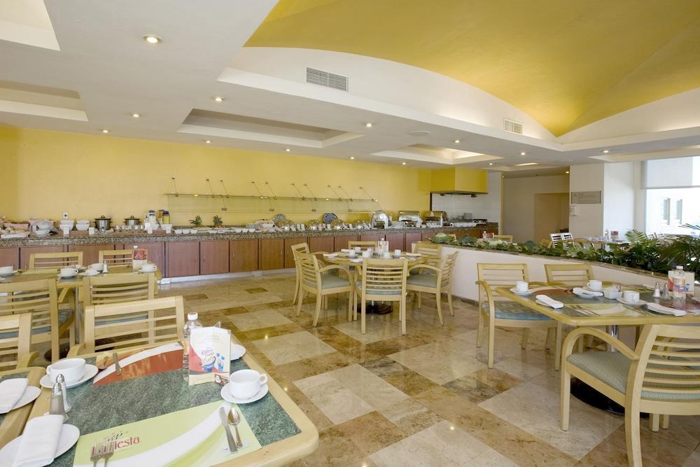 Fiesta Inn Express San Luis Potosi Oriente Экстерьер фото