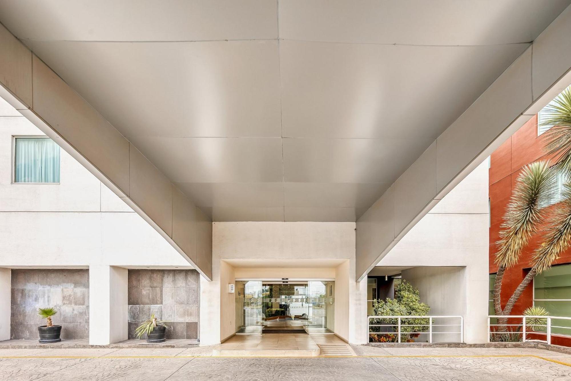 Fiesta Inn Express San Luis Potosi Oriente Экстерьер фото