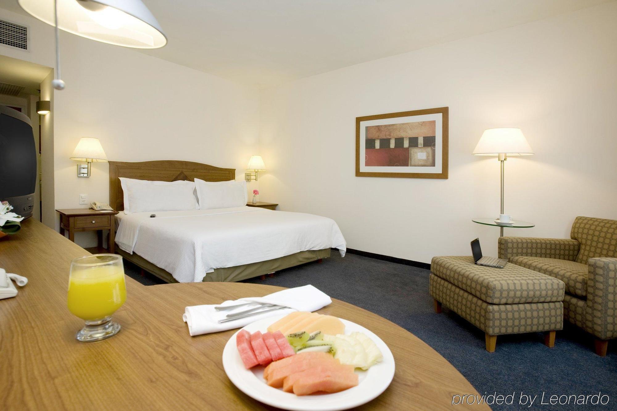 Fiesta Inn Express San Luis Potosi Oriente Экстерьер фото