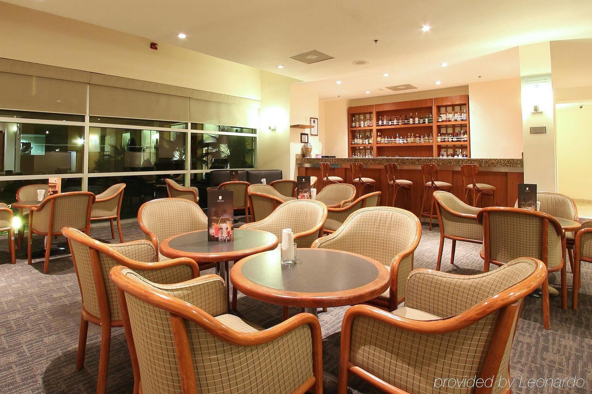 Fiesta Inn Express San Luis Potosi Oriente Экстерьер фото