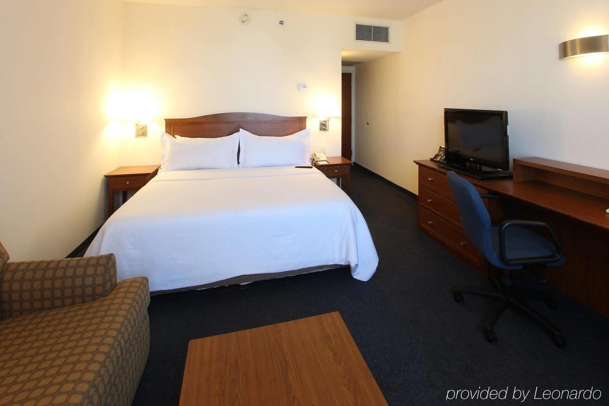 Fiesta Inn Express San Luis Potosi Oriente Экстерьер фото