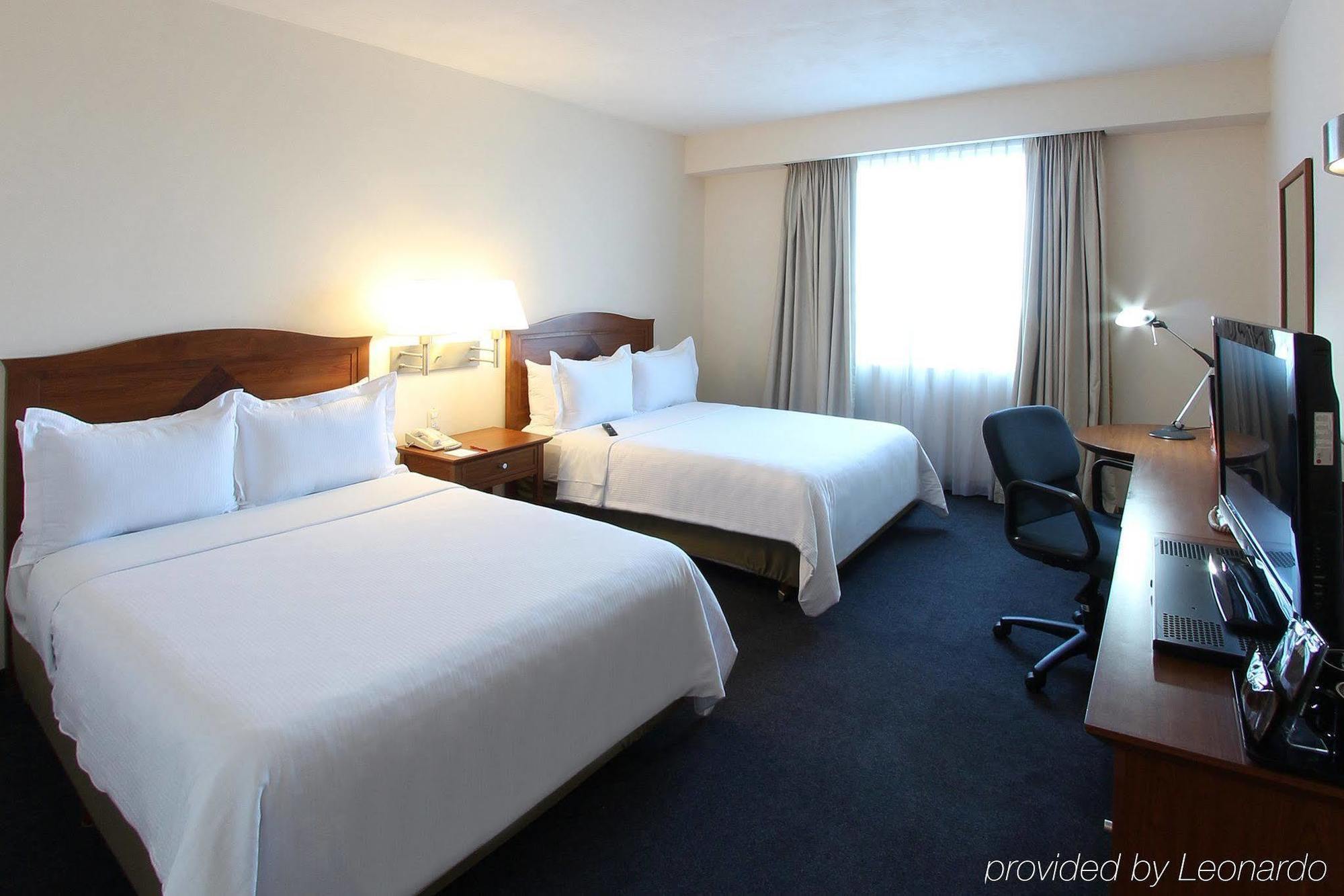 Fiesta Inn Express San Luis Potosi Oriente Экстерьер фото