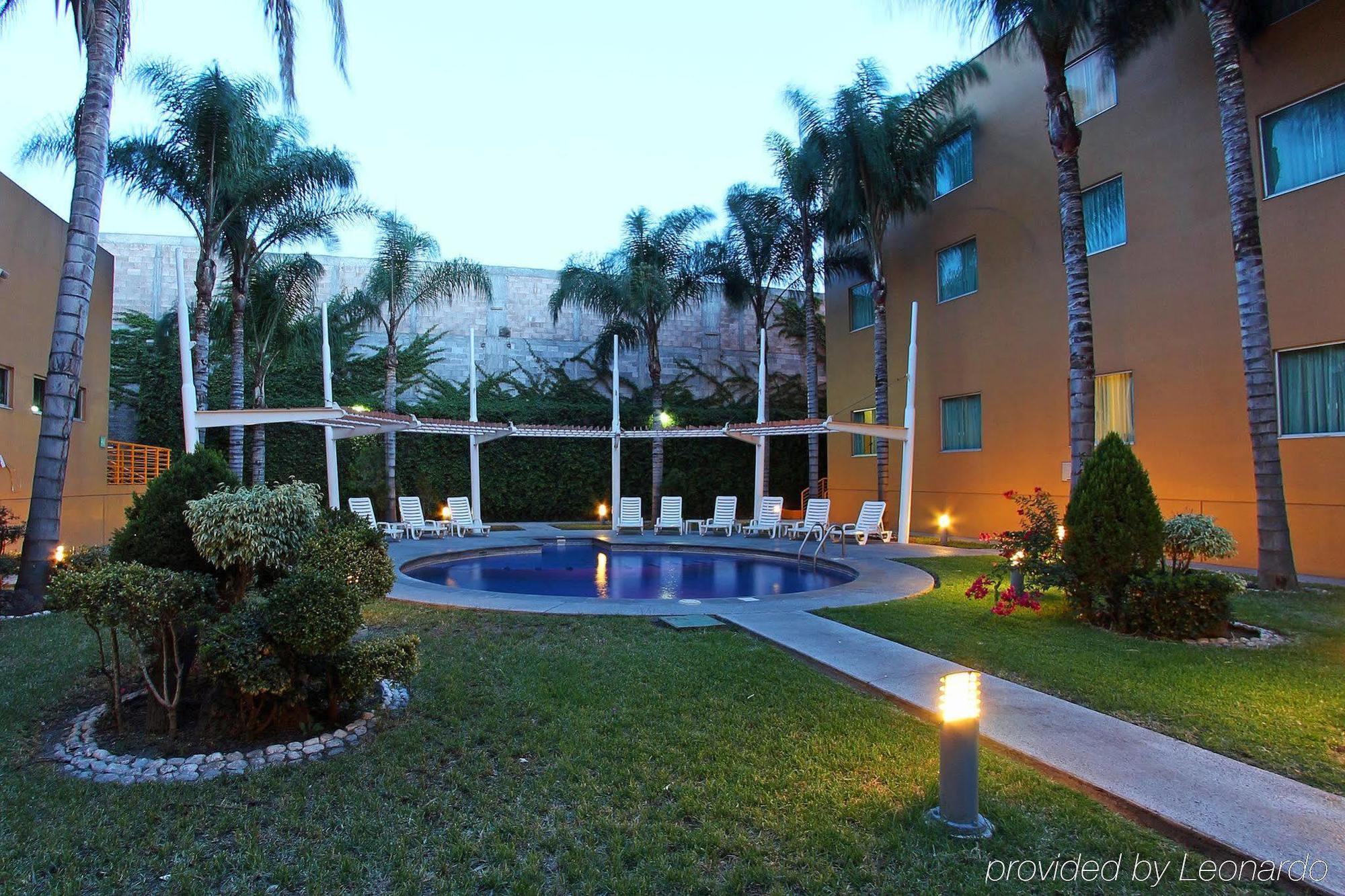 Fiesta Inn Express San Luis Potosi Oriente Экстерьер фото