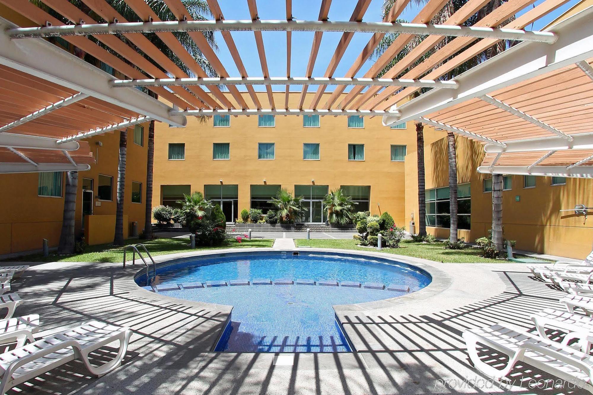 Fiesta Inn Express San Luis Potosi Oriente Экстерьер фото