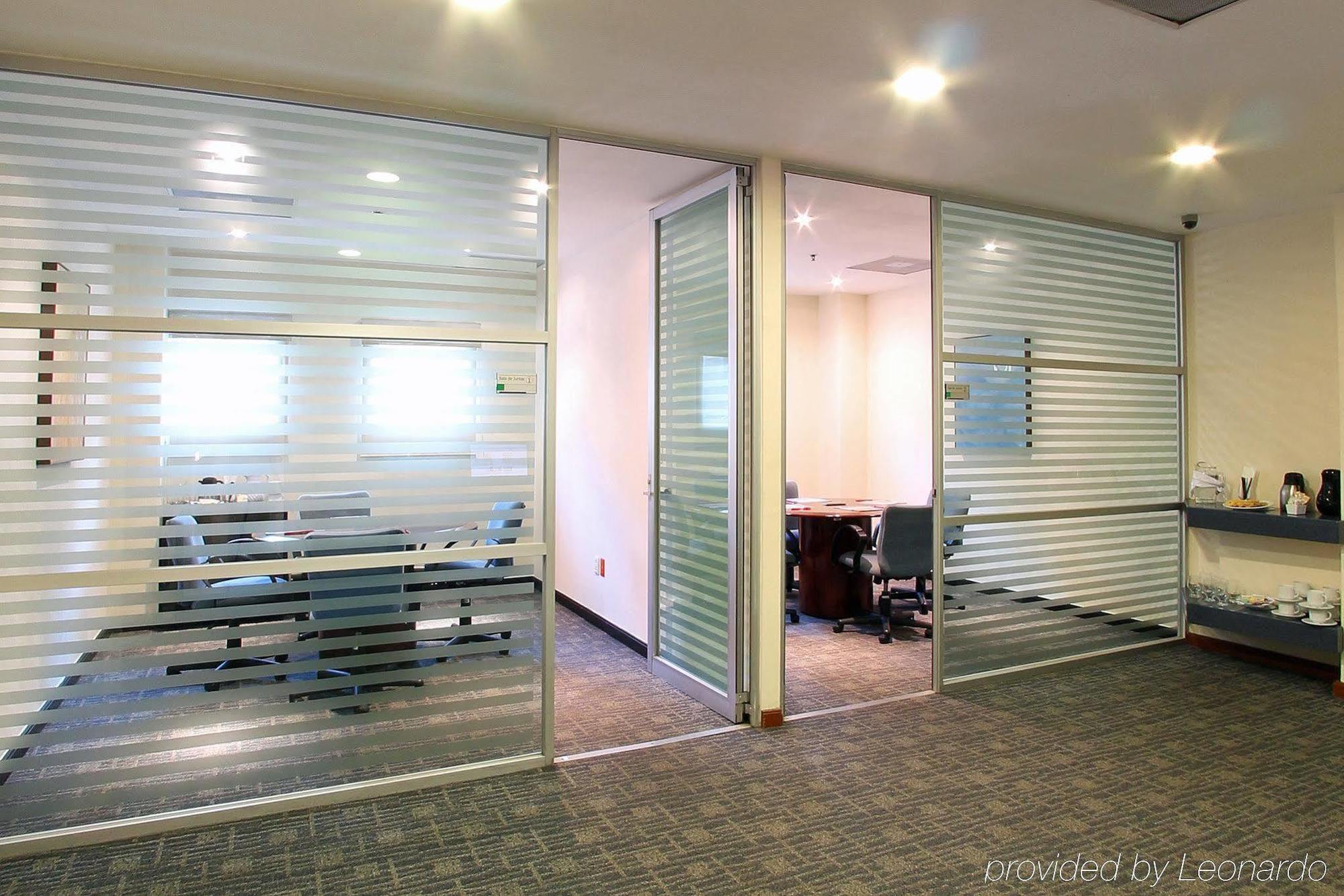 Fiesta Inn Express San Luis Potosi Oriente Экстерьер фото